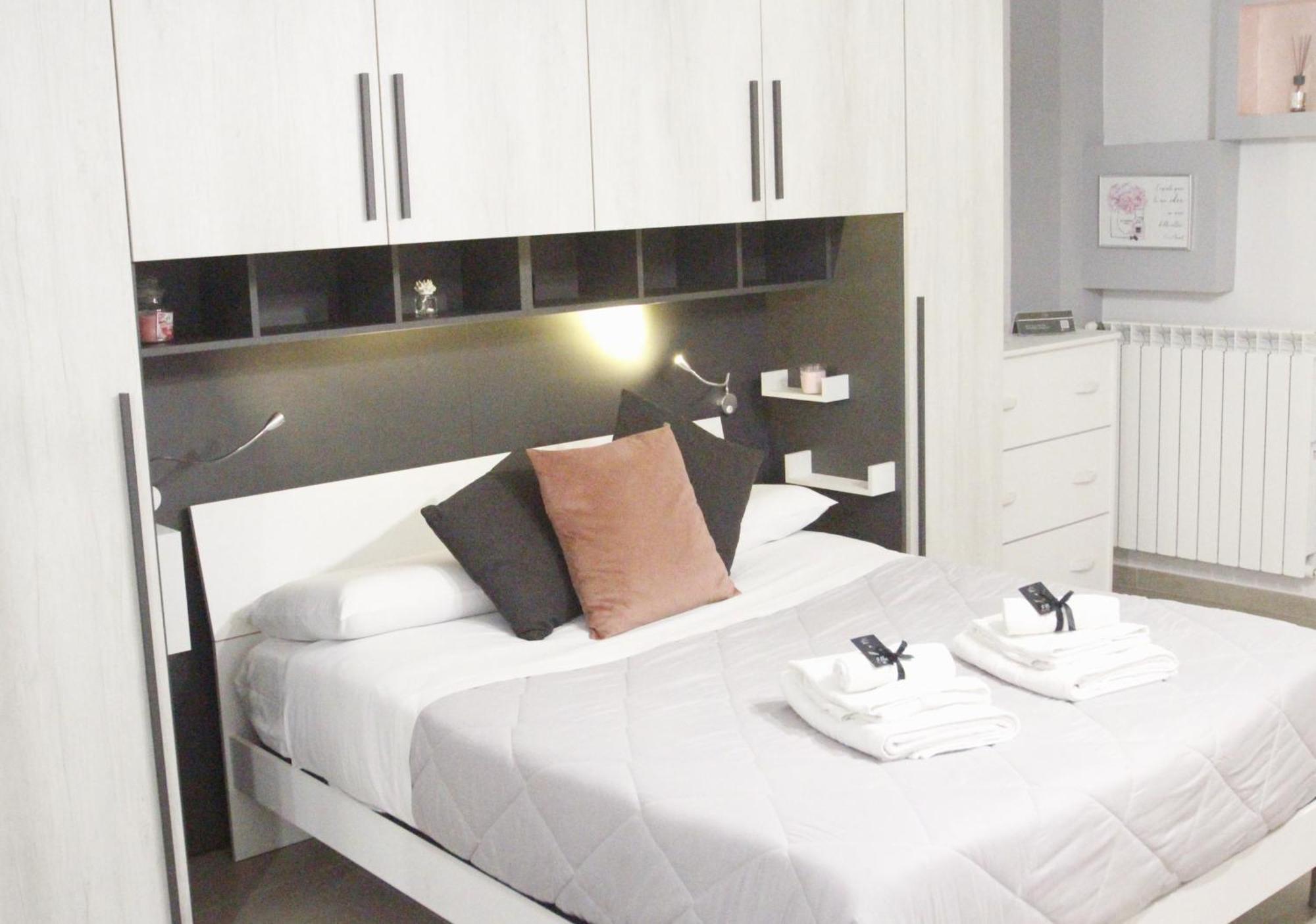 B&B Elles Con Parcheggio Interno Барлетта Экстерьер фото