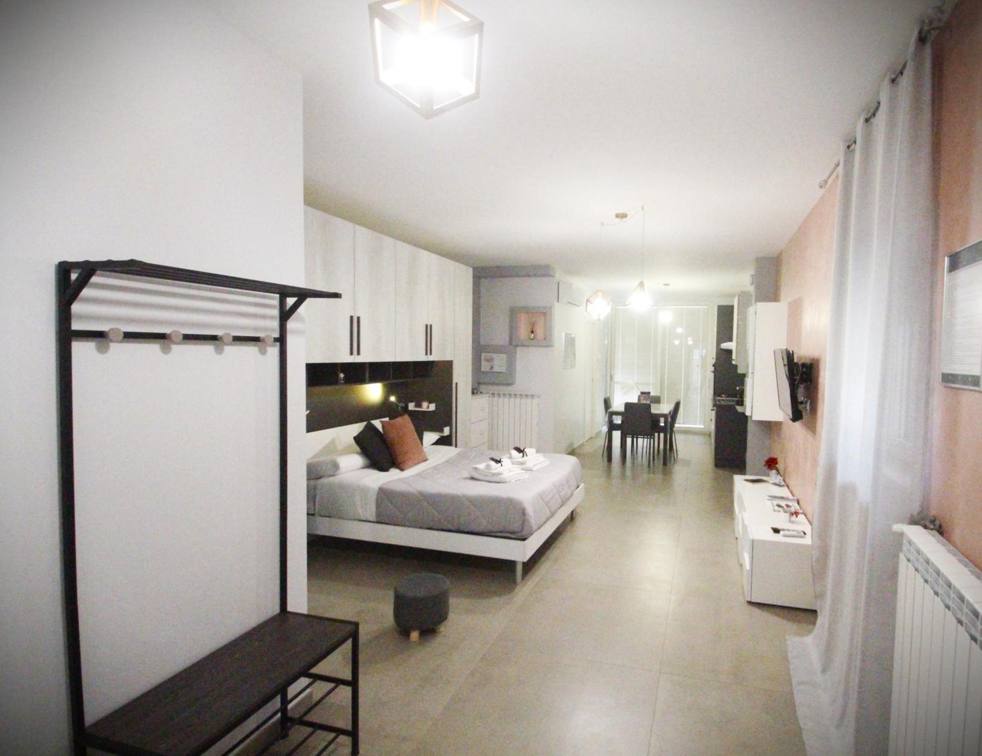 B&B Elles Con Parcheggio Interno Барлетта Экстерьер фото