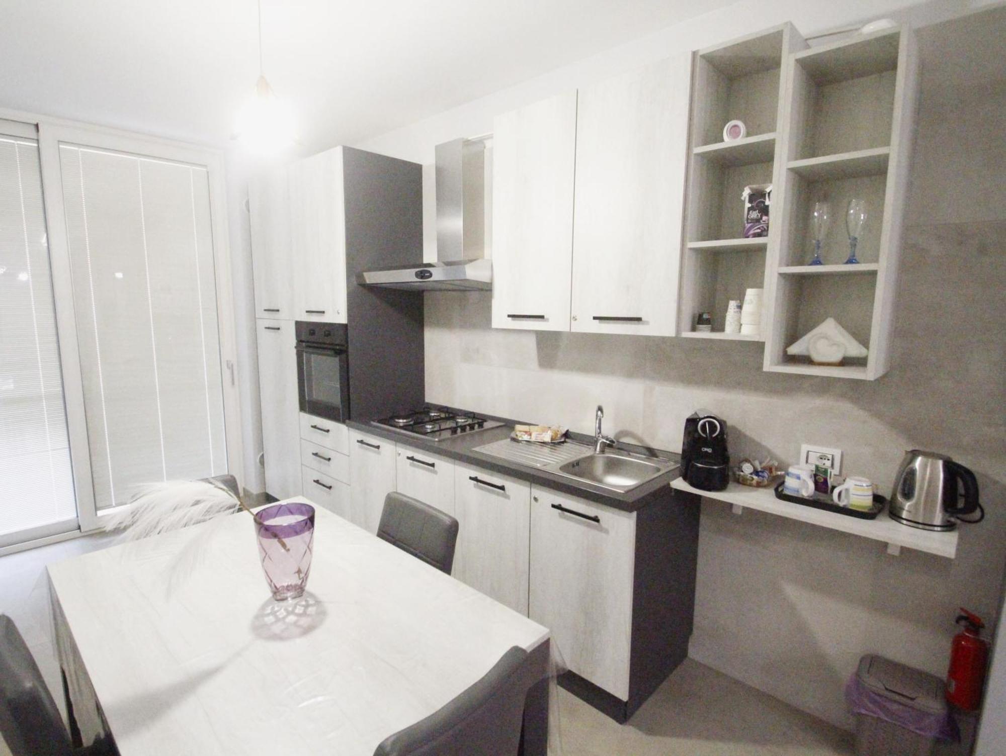 B&B Elles Con Parcheggio Interno Барлетта Экстерьер фото